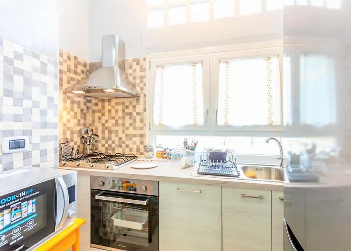 Hostly - Art & Color Midtown - 3br 2ba Apartment