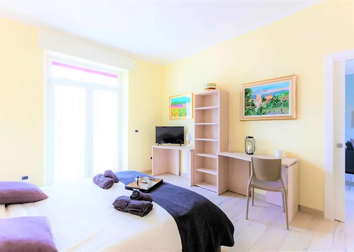 Hostly - Art & Color Midtown - 3br 2ba Apartment *