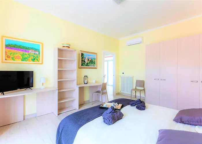 Hostly - Art & Color Midtown - 3br 2ba * Rom