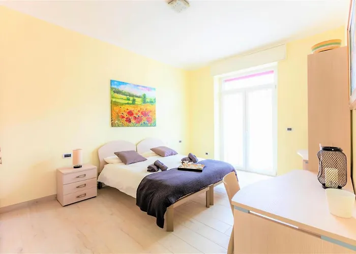 Hostly - Art & Color Midtown - 3br 2ba Rom