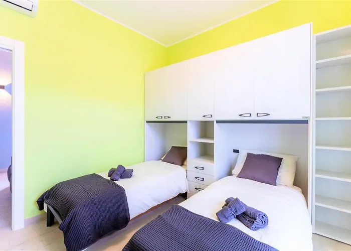 Apartment Hostly - Art & Color Midtown - 3br 2ba *